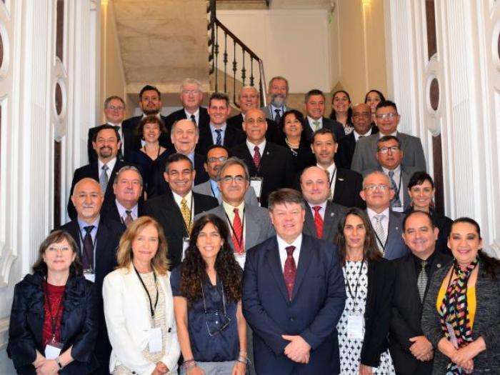 Foto grupal de los integrantes a la conferencia